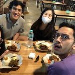 Acara Makan Malam Bersama Teman-teman