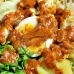 Gado-gado Sayuran Segar Berlimpah