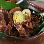 Kelezatan Gudeg Asli Dengan Sambal Krecek